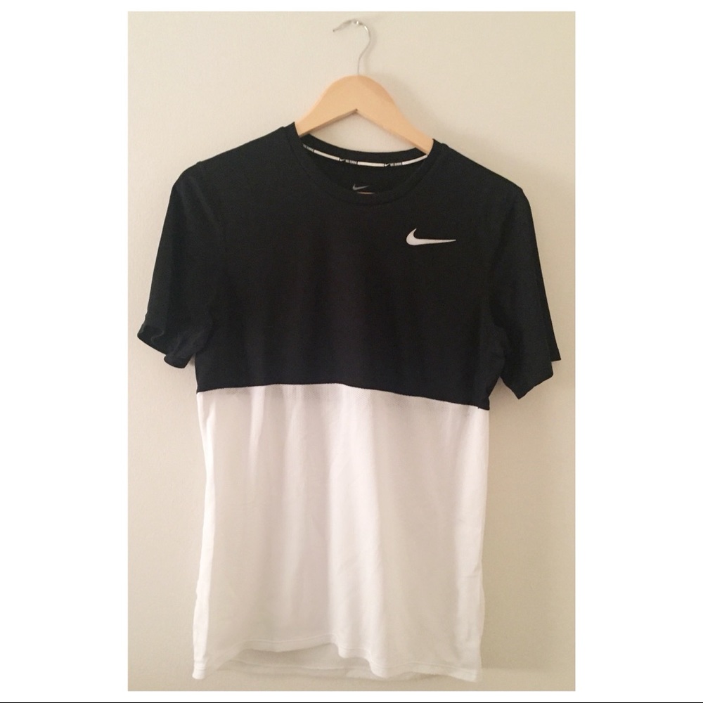 NIKE S/S dual-tone athletic tshirt